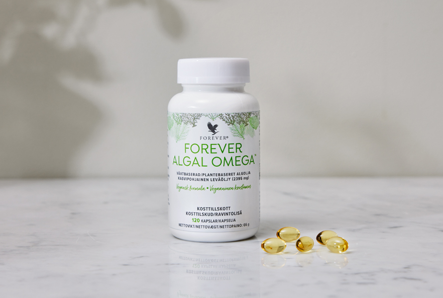 Forever Algal Omega fra Forever Living Products. Et vegansk kosttilskud med omega-3 fra algeolie. Omega-3 direkte fra kilden – mikroalger.