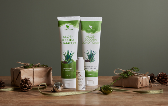 Bliv hårfin til højtiderne med Forevers håreksperter Aloe-Jojoba Shampoo & Conditioner og Nourishing Hair Oil. 